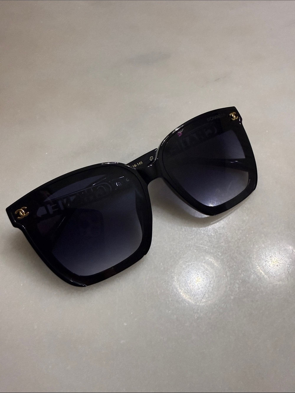 CHANE L Black Sunglasses with Gradient Lenses